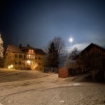 Hus_mit_chrme_Mond